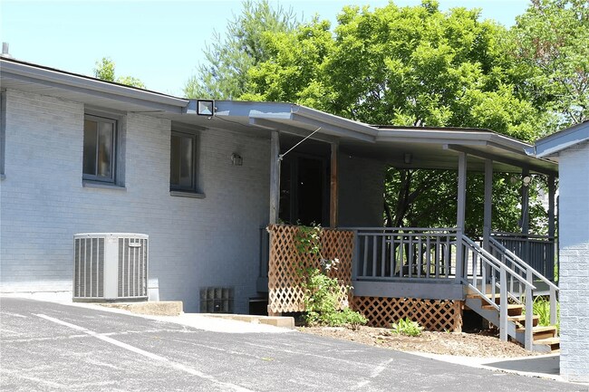 Foto del edificio - 5090 Humbert Rd