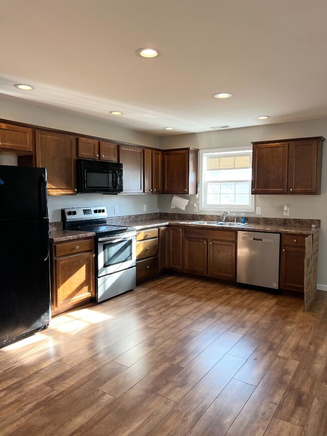 Building Photo - 2504 Overlook Rd