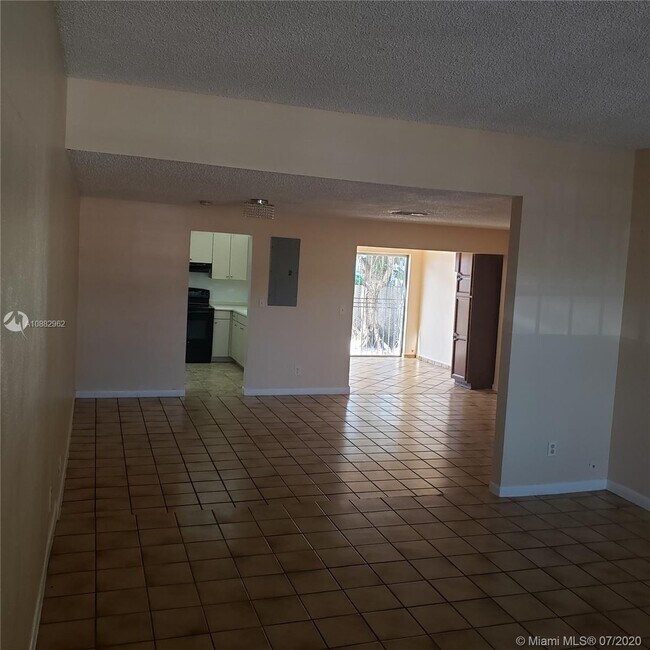 Foto del edificio - 15157 NE 6th Ave