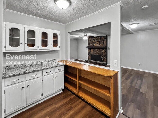 Foto del edificio - 3032 Summit Ridge Dr