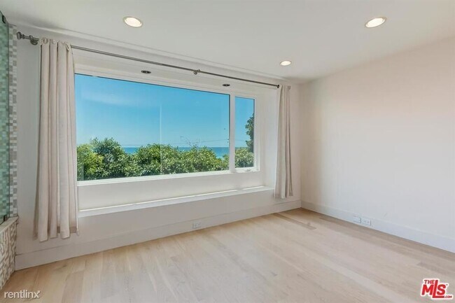 Building Photo - 2 br, 2 bath Townhome - 21350 Rambla Vis