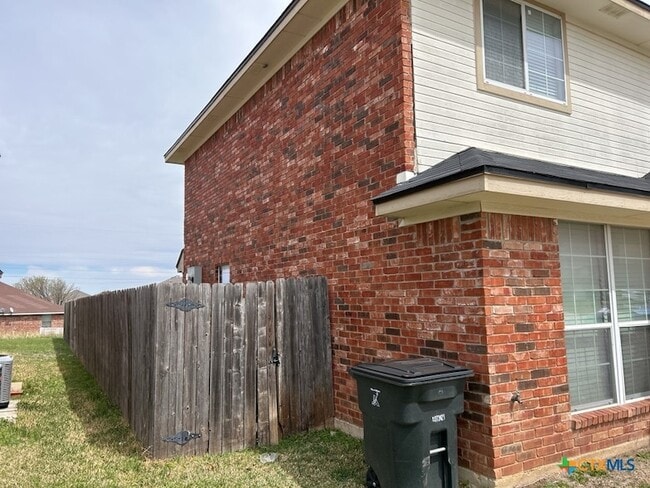 Foto del edificio - 2709 Vernice Loop