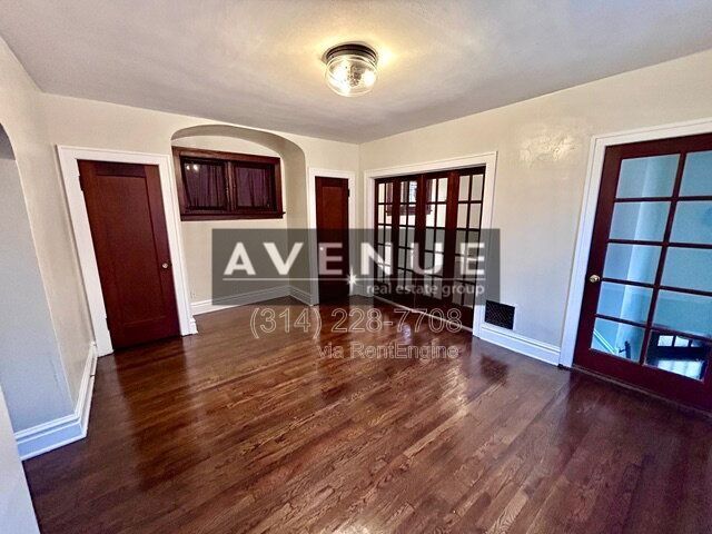 Foto del edificio - 2633 Russell Blvd