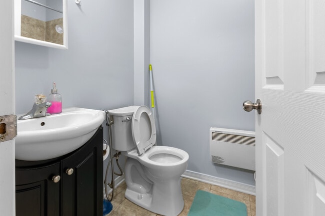 Building Photo - Bachelor Apartment in Hull - Prime location