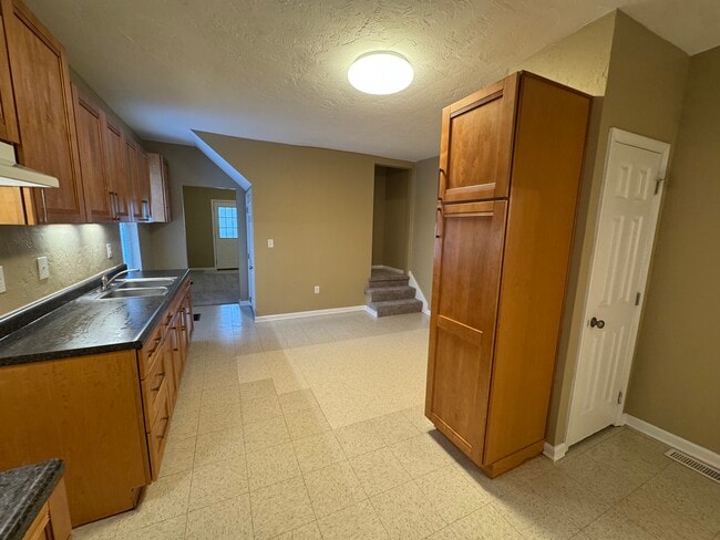 Building Photo - 114 W Berkeley St