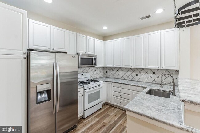 Building Photo - 8711 Spring Brook Way