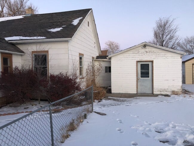 Building Photo - Cozy 3 Bed, 1 Bath with large master bedroom