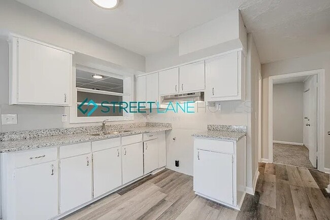 Building Photo - 1916 Wellborn Dr