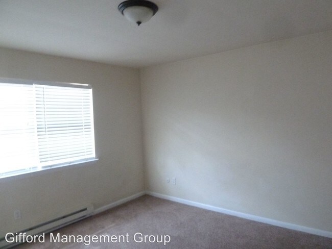 Building Photo - 320 Ashlawn Dr