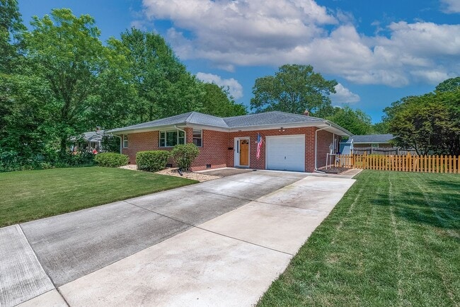Building Photo - 504 Kirkwood Ln