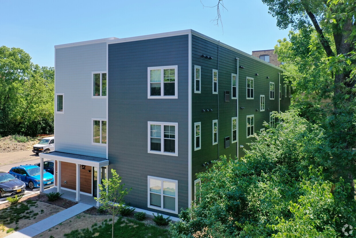 Building Photo - 2222 Stewart Ave