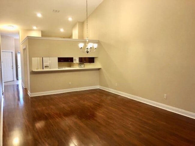 Building Photo - Specious 3 Bedroom-2 Bath Townhome with 2 ...