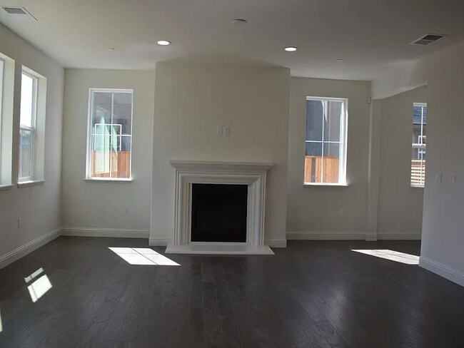 Building Photo - 17604 Calle Siena Ct