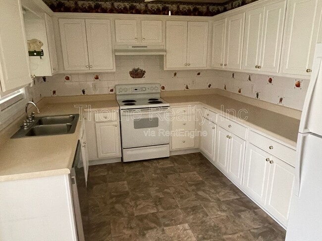 Building Photo - 133 Juniper Ct