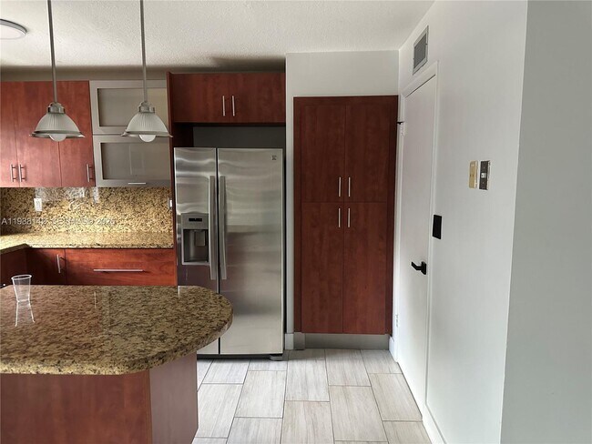 Foto del edificio - 6526 Kendale Lakes Dr