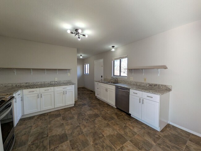 Foto del edificio - 603 W Routt Ave