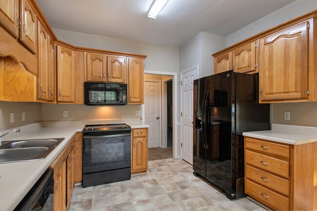 Building Photo - 5724 Lazy Acres Trail