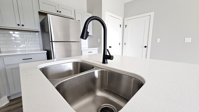 Building Photo - New 3 bedroom/2 bath townhome with double ...