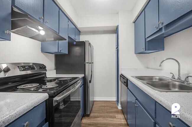 Building Photo - 4400 Memorial Dr