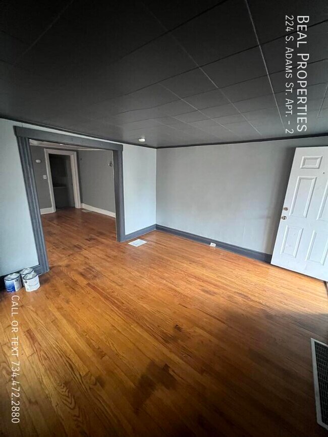 Foto del edificio - 224 S Adams St