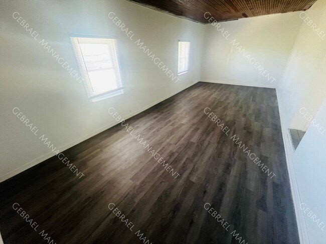 Building Photo - 15863 Kentucky St