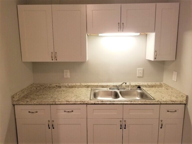 Building Photo - 5848 Lone Oak
