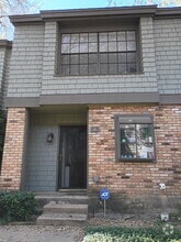 Building Photo - 7316-7122 Wood Hollow Dr