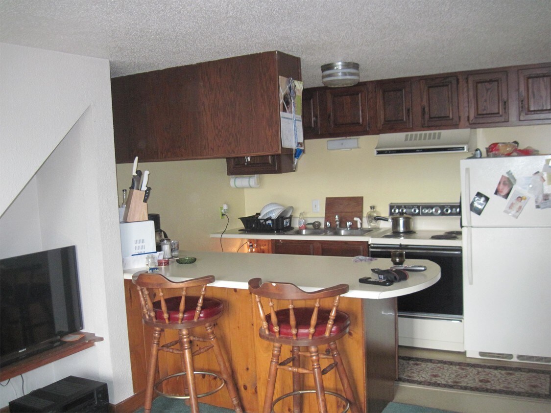 Primary Photo - 83 River Rd