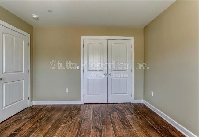 Building Photo - 145 Bruin Dr