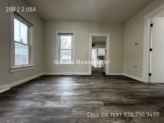 Building Photo - Newly Renovated, Spacious 2 Bedroom, 2 Bat...