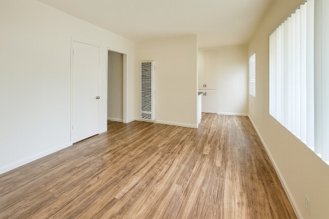 Foto del edificio - 331 E 1st St