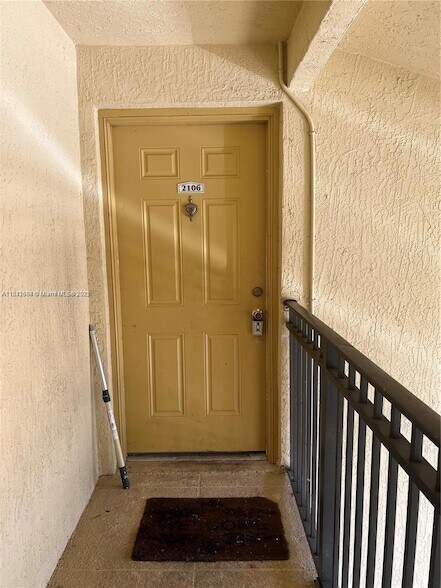 Foto principal - 1263 SW 46th Ave