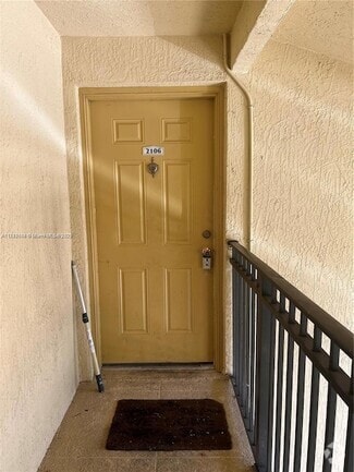 Building Photo - 1263 SW 46th Ave