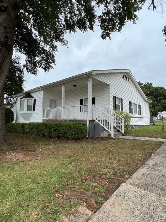 50 Central Ave, Gastonia, NC 28054 House for Rent in Gastonia, NC