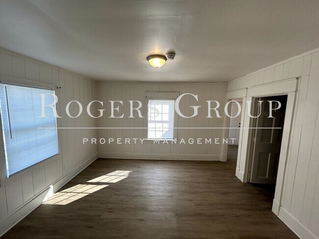 Foto del edificio - 306 S College St