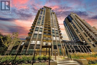 Building Photo - 202 Burnhamthorpe Rd E