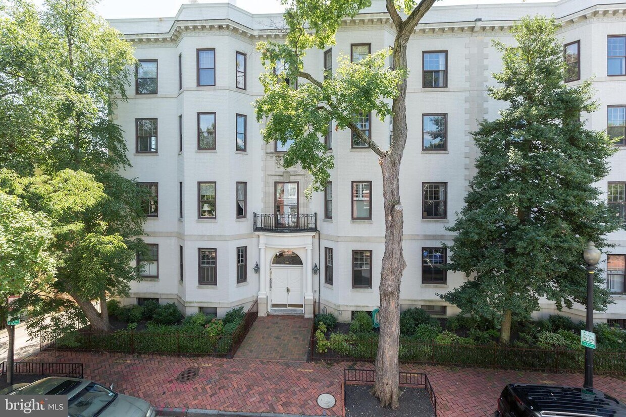 Dent Place Condominium - 3014 Dent Pl NW