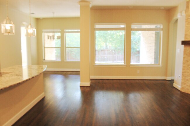 Foto del edificio - 508 Hidden Meadow Dr
