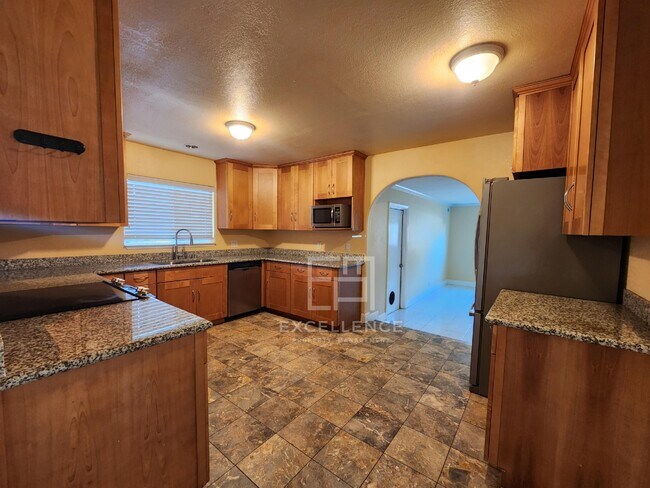 Building Photo - 3465 Cabrillo Ave