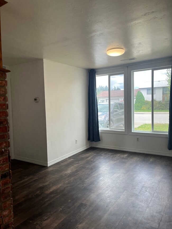 Building Photo - 203 N Calispel Ave
