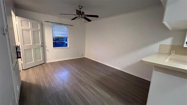 Foto del edificio - 1326 Blair St