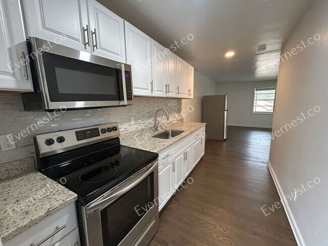 Foto del edificio - 4527 Glade Rd