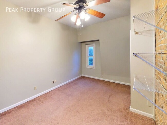 Building Photo - 2667 Bellevue Ave