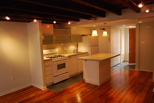 Building Photo - 1112 Locust St