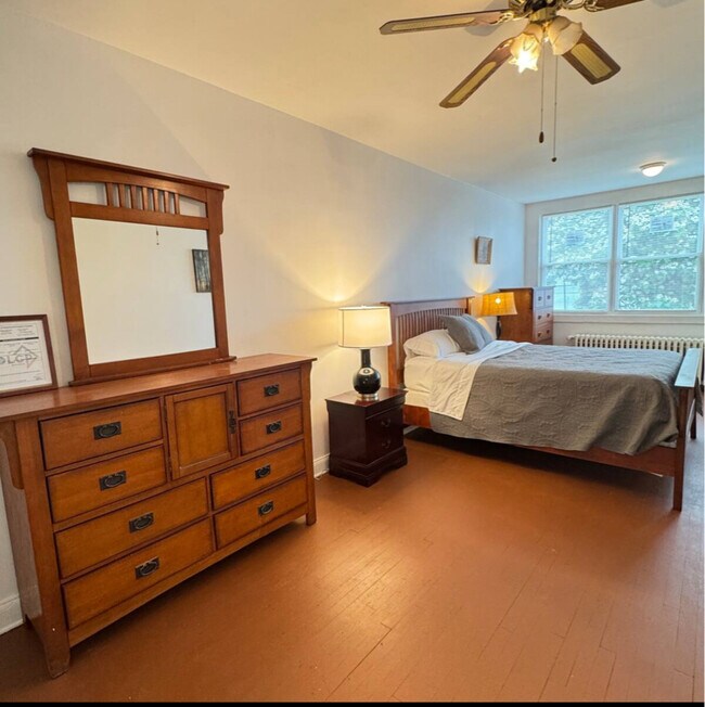 Foto del edificio - 441 Manor Pl NW