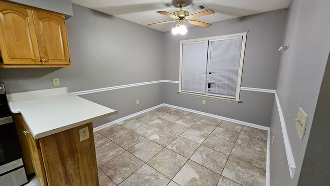 Building Photo - Duplex on Northlake Drive Available Soon!
