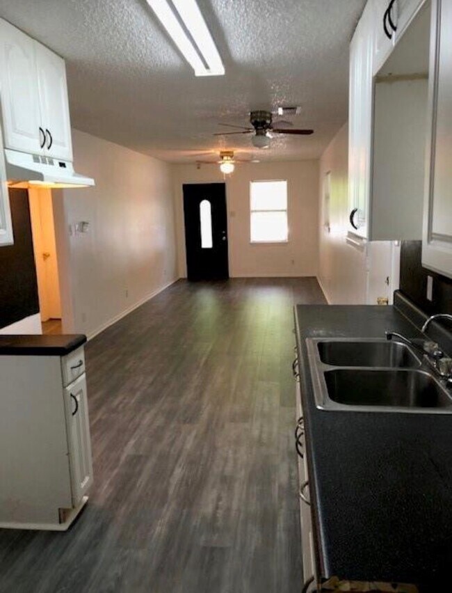 Foto del edificio - 4510 Pecan Park Cir