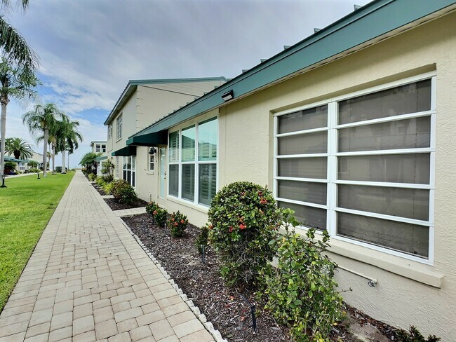 Foto del edificio - 5860 Midnight Pass Rd