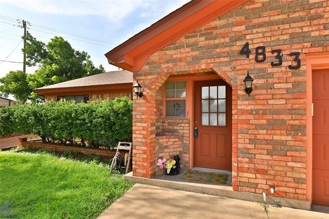 Building Photo - 4833 Circle 19