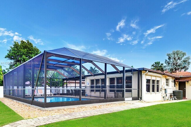 Building Photo - 947 Washington St